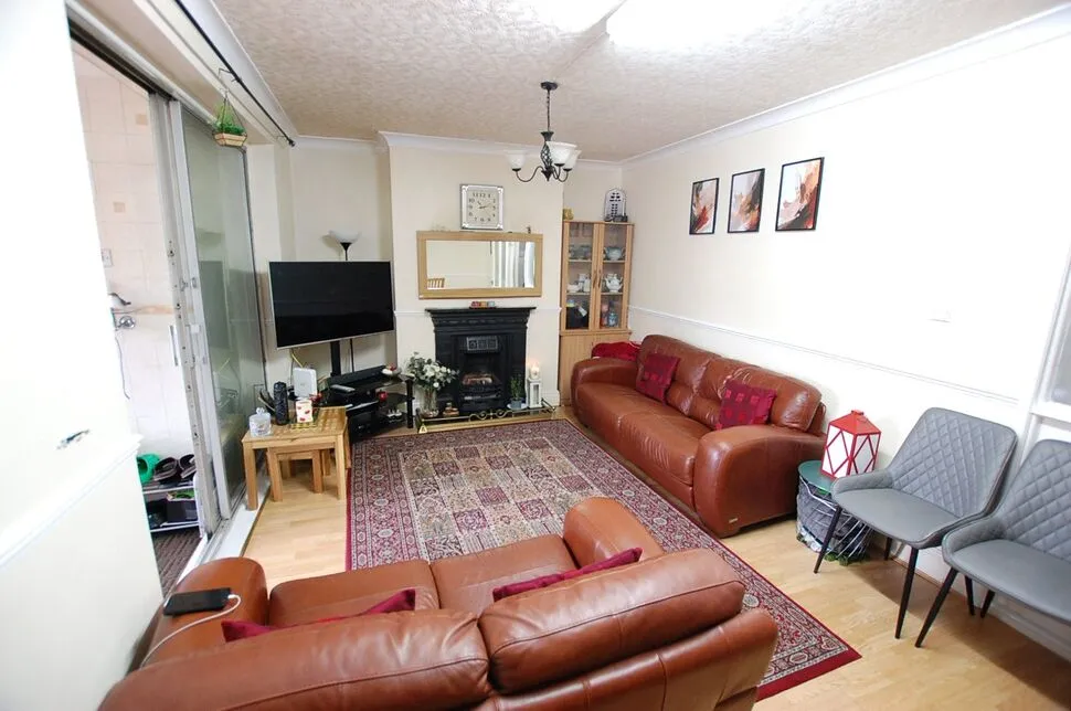 Mossley Road, Ashton-under-Lyne, Greater Manchester, OL6, photo 3