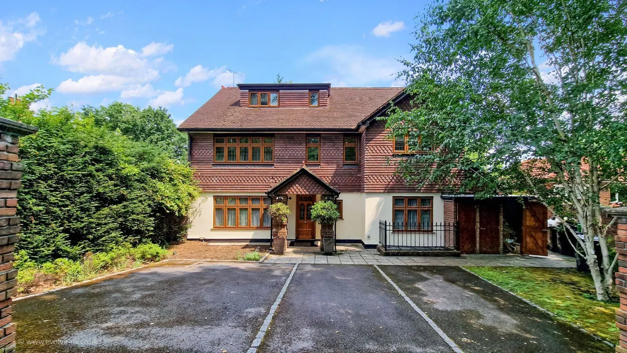 3 bed flat for sale — Woodlands Close, Gerrards Cross, Buckinghamshire, SL9 8DQ