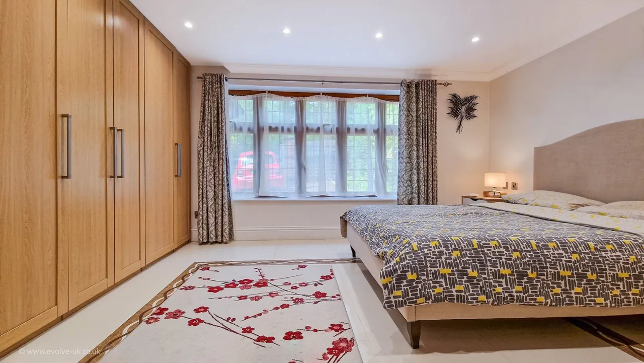 Woodlands Close, Gerrards Cross, Buckinghamshire, SL9 8DQ, photo 8