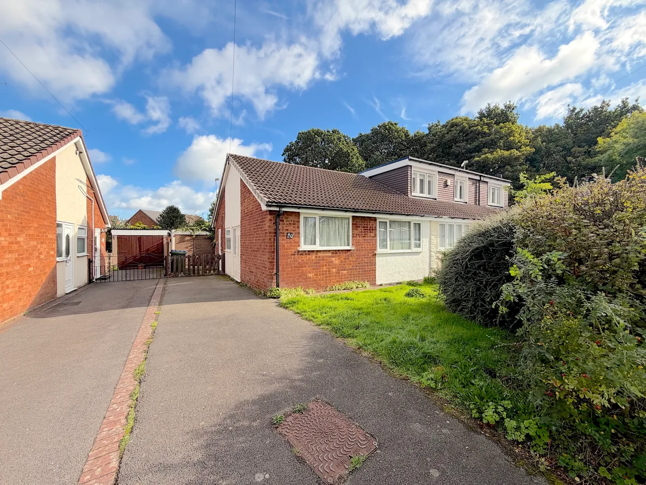 2 bed house for sale, St Johns Road, Essington, WV11