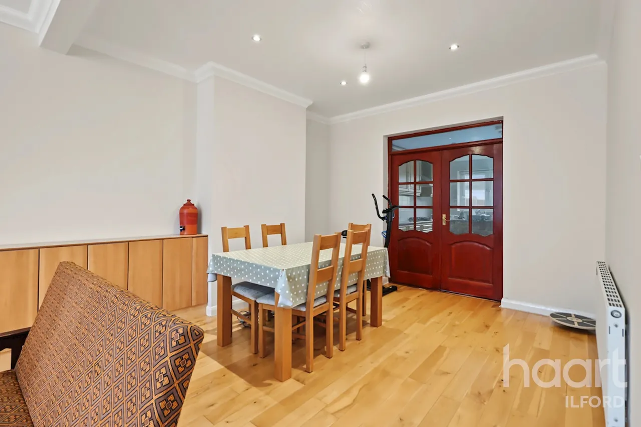 Clifton Road, Ilford, IG2, photo 8