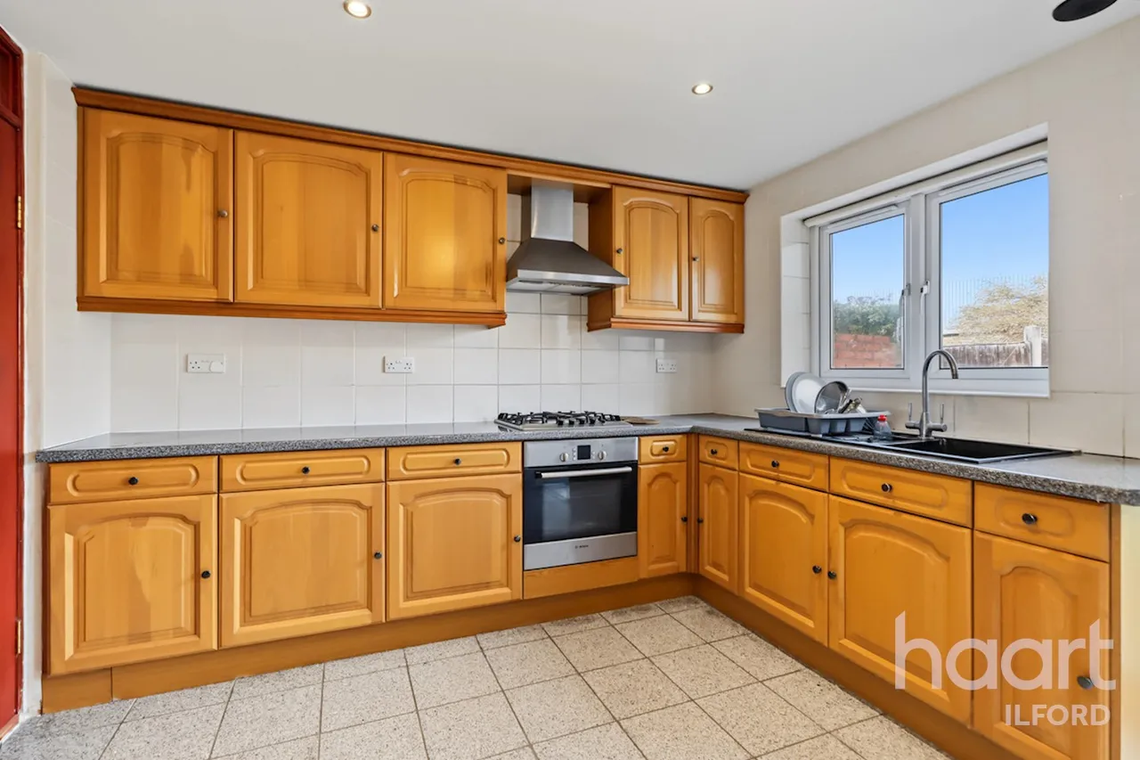 Clifton Road, Ilford, IG2, photo 4