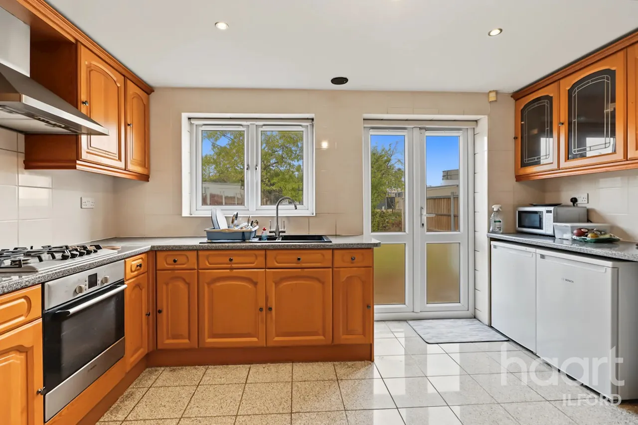 Clifton Road, Ilford, IG2, photo 10
