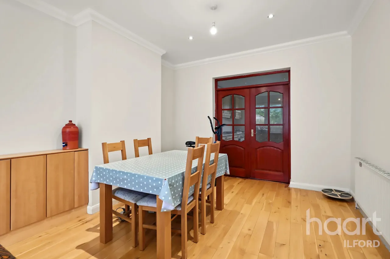 Clifton Road, Ilford, IG2, photo 9