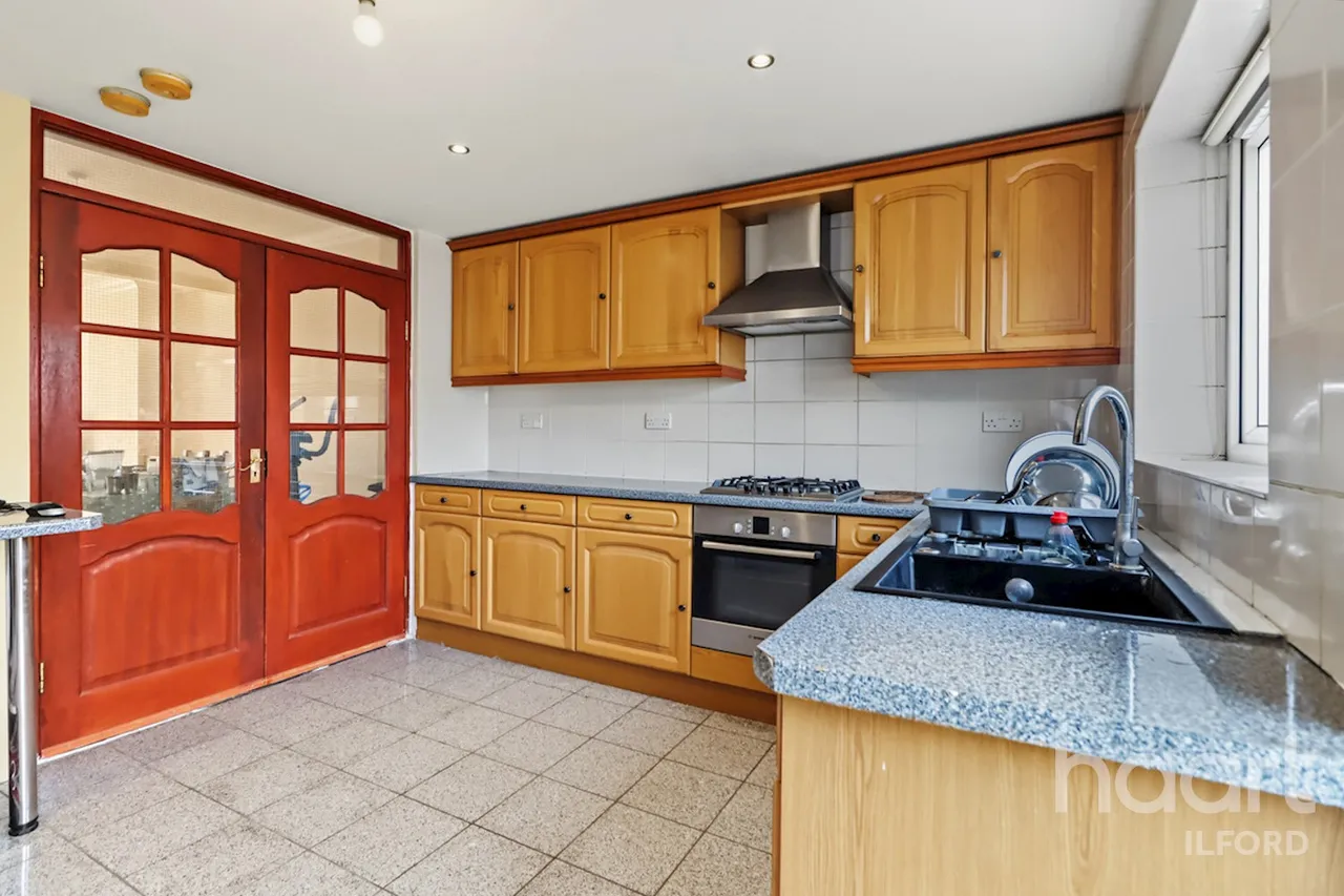 Clifton Road, Ilford, IG2, photo 11