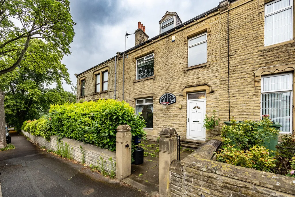 5 bed property for sale, Springdale Avenue, Huddersfield