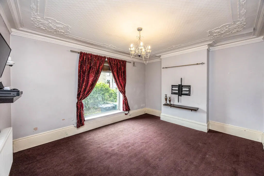 Springdale Avenue, Huddersfield, photo 3