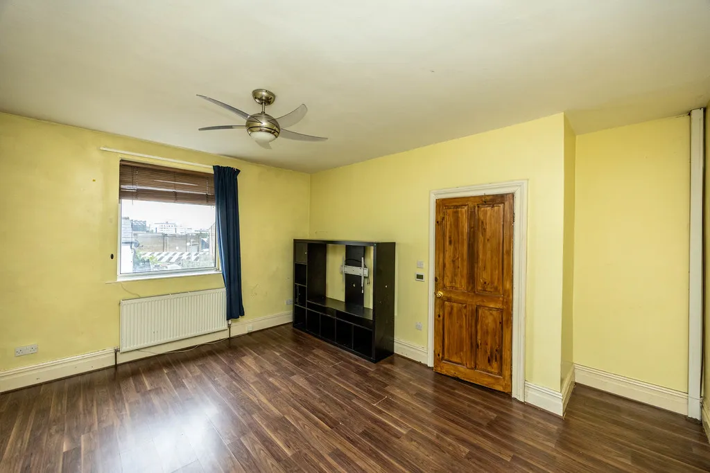 Springdale Avenue, Huddersfield, photo 11