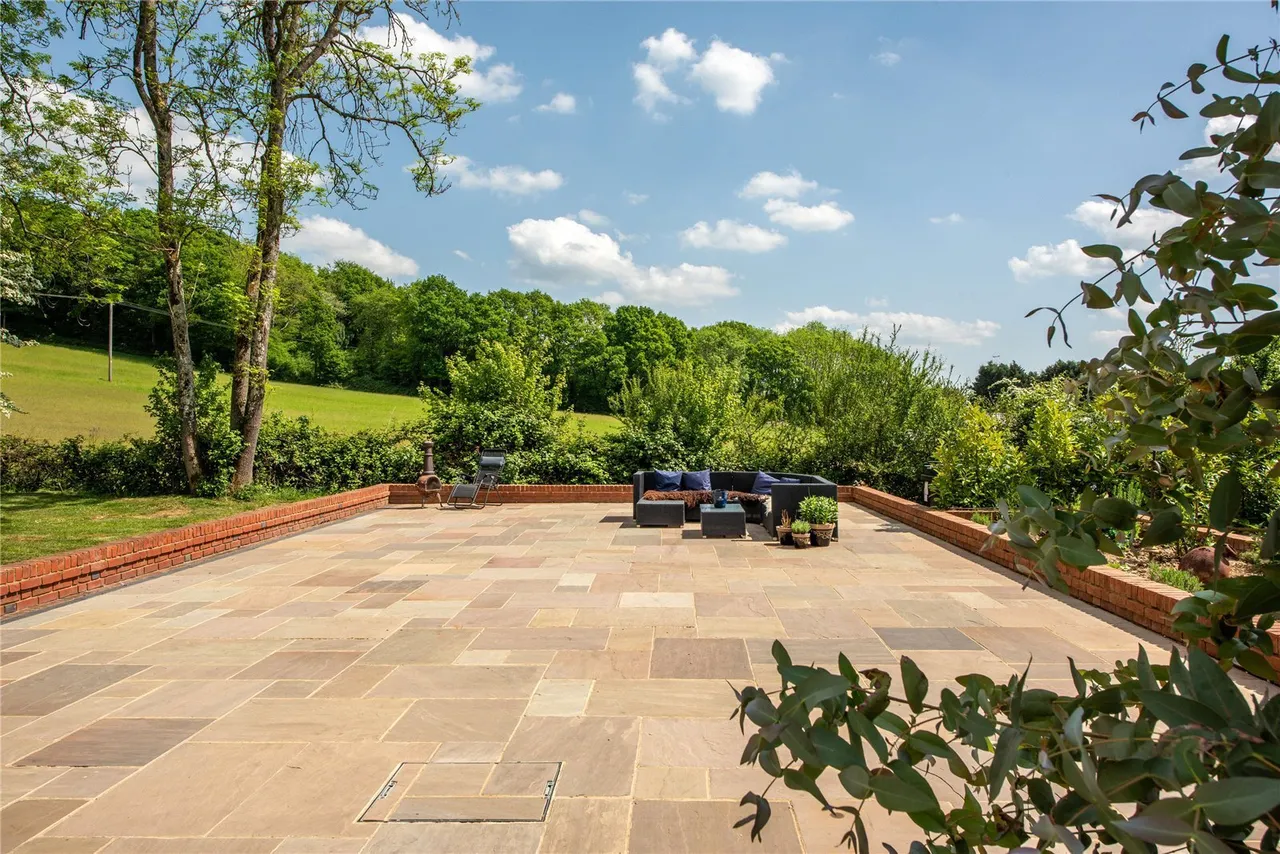 Beare Green Road, Beare Green, RH5, photo 11
