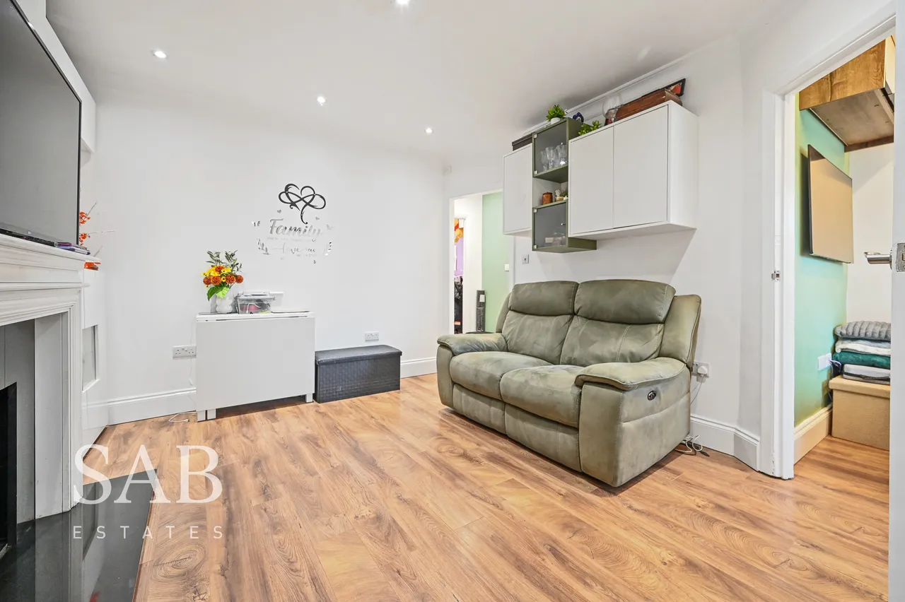 Braund Avenue, Greenford, UB6, photo 4