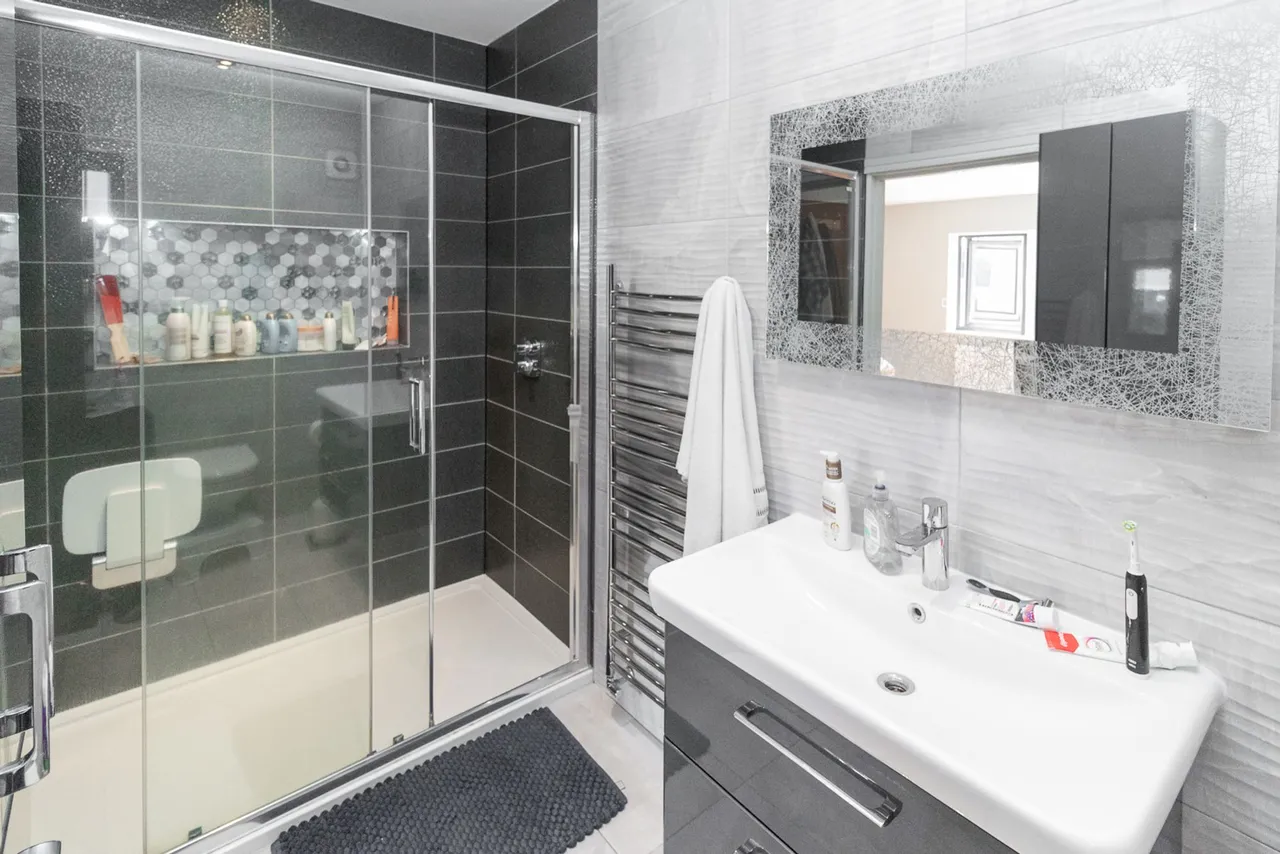 Broadfields Avenue, Edgware, HA8, photo 13