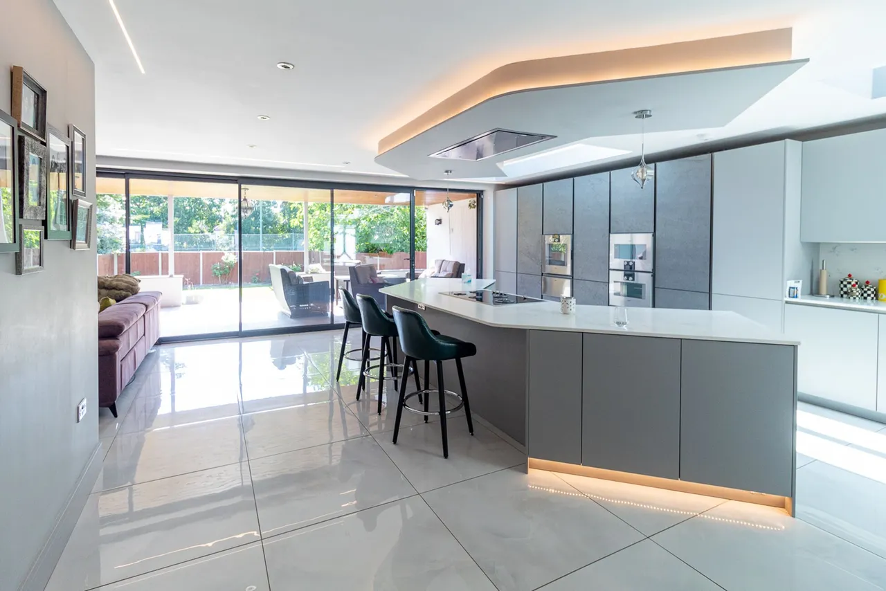 5 bed house for sale, Broadfields Avenue, Edgware, HA8