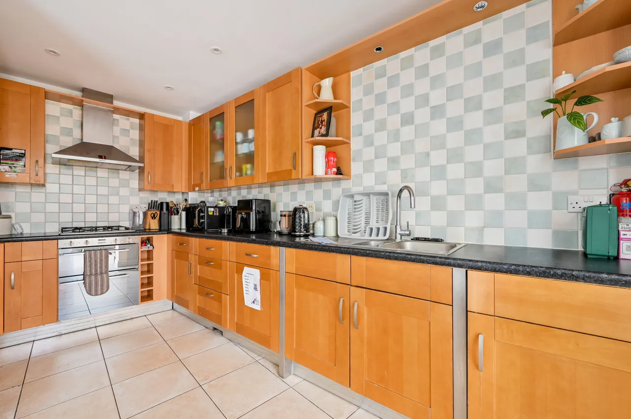 10 Henderson Avenue, Queen Elizabeth Park, Guildford, photo 4