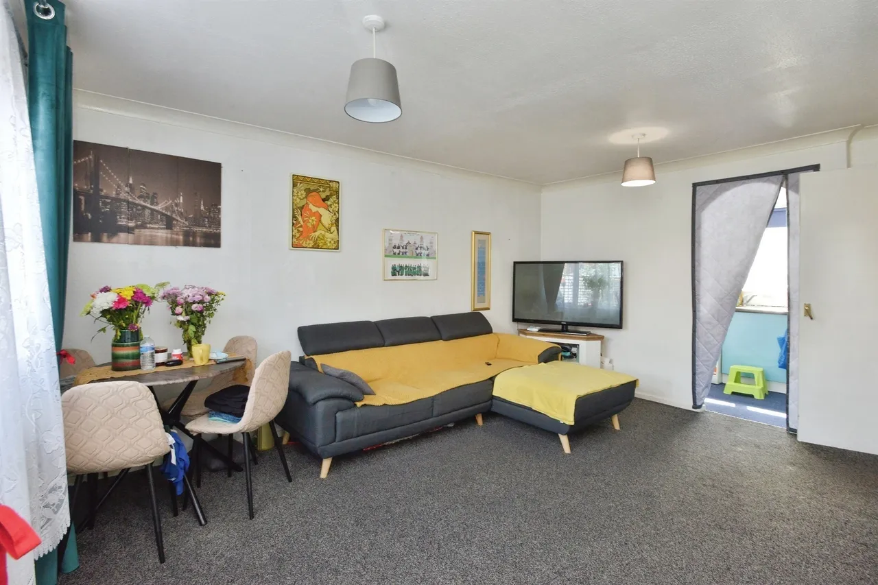 Bramble Avenue, Conniburrow, MK14, photo 14