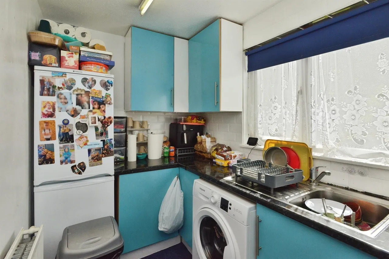Bramble Avenue, Conniburrow, MK14, photo 5