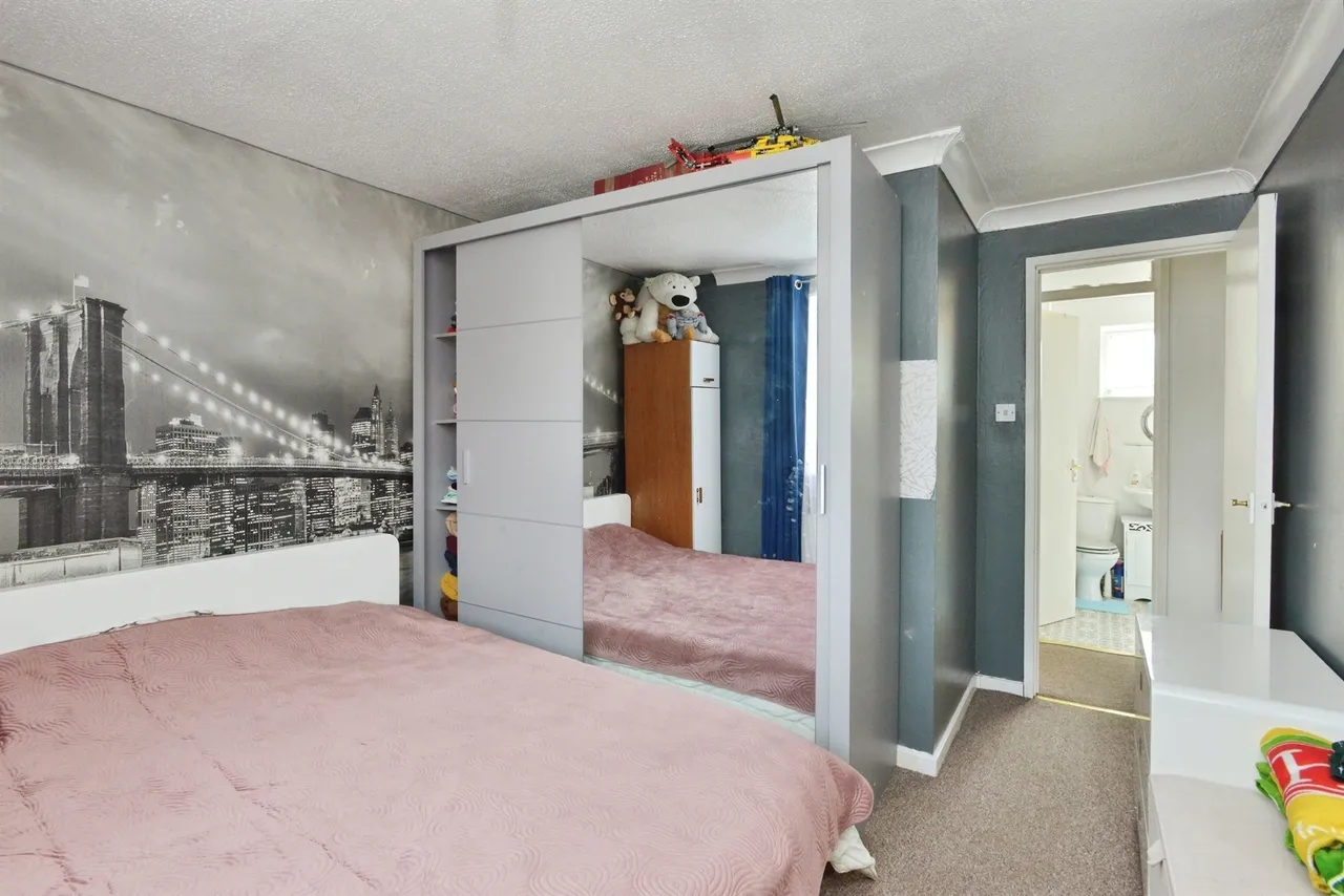 Bramble Avenue, Conniburrow, MK14, photo 8