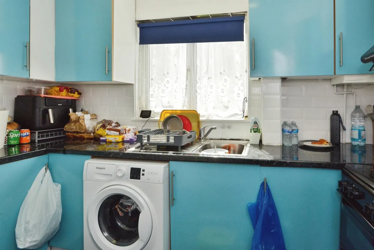 Bramble Avenue, Conniburrow, MK14, photo 4