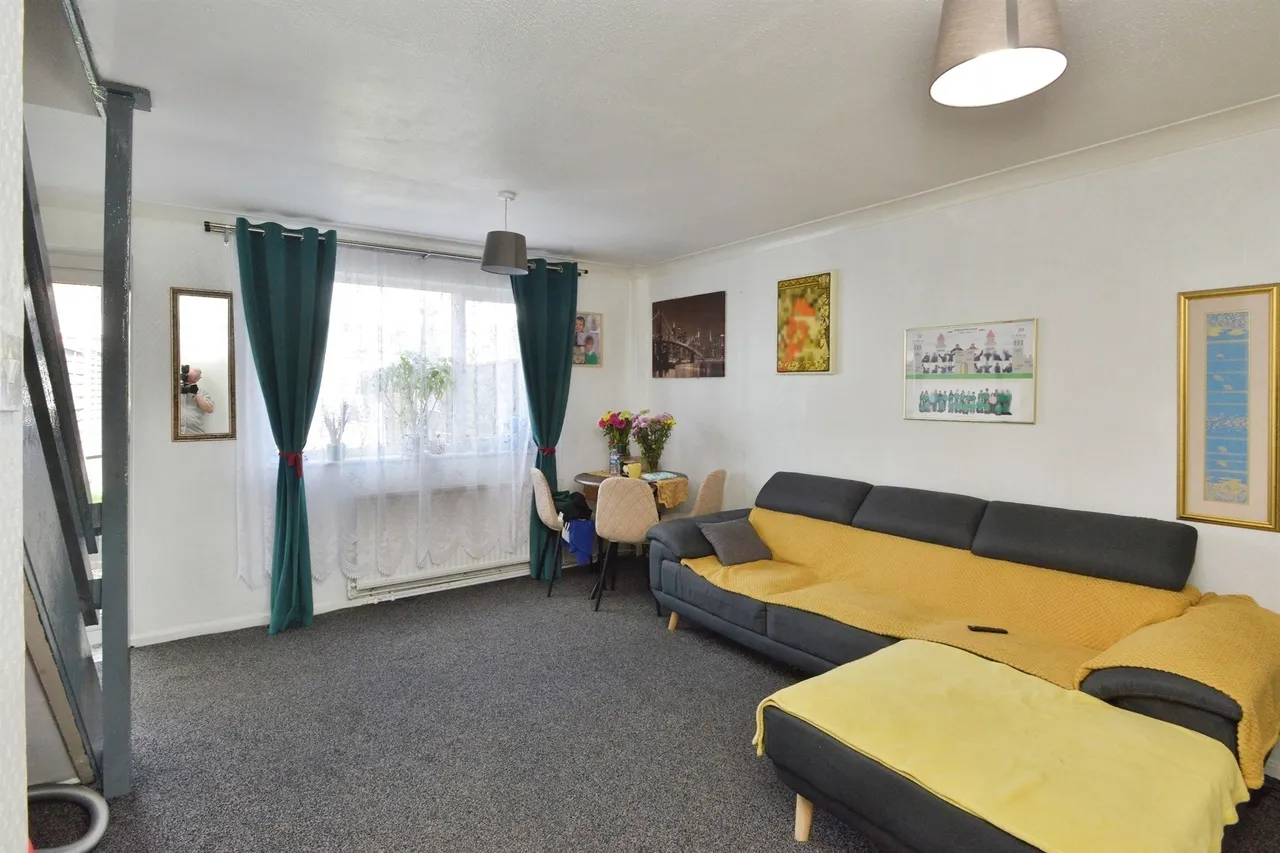 Bramble Avenue, Conniburrow, MK14, photo 3