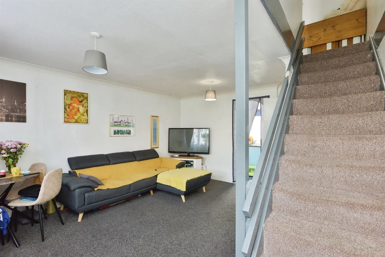 Bramble Avenue, Conniburrow, MK14, photo 2