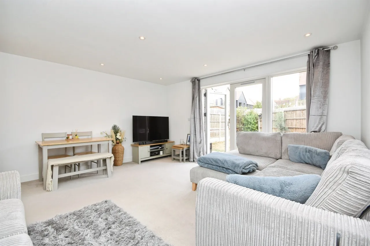 Ironbroom Crescent, Chelmsford Garden, CM3, photo 2