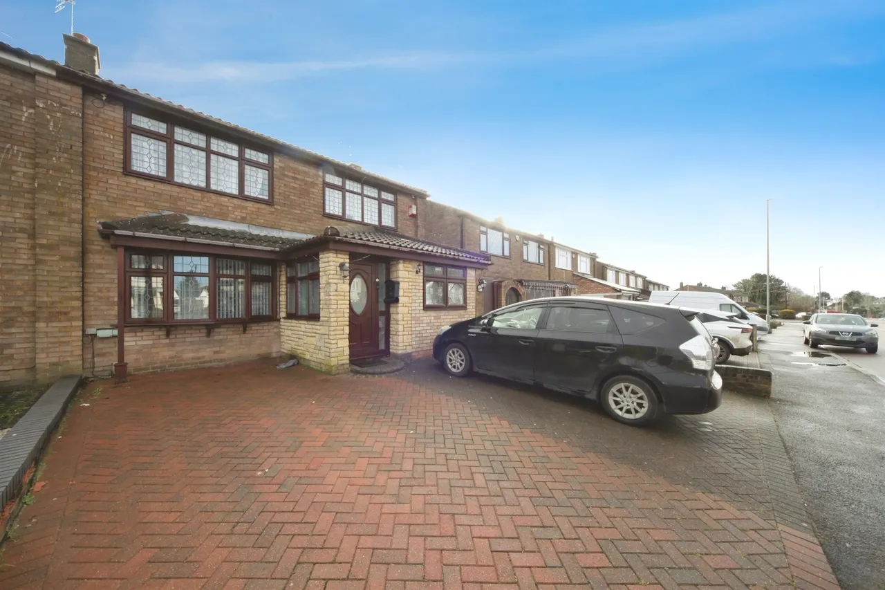 4 bed house for sale — Hitchin Road, Luton