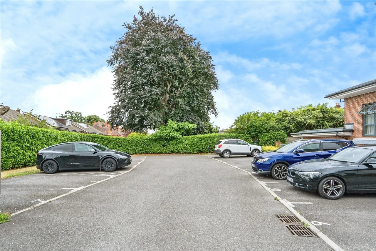 High Street, Addlestone, KT15, photo 10
