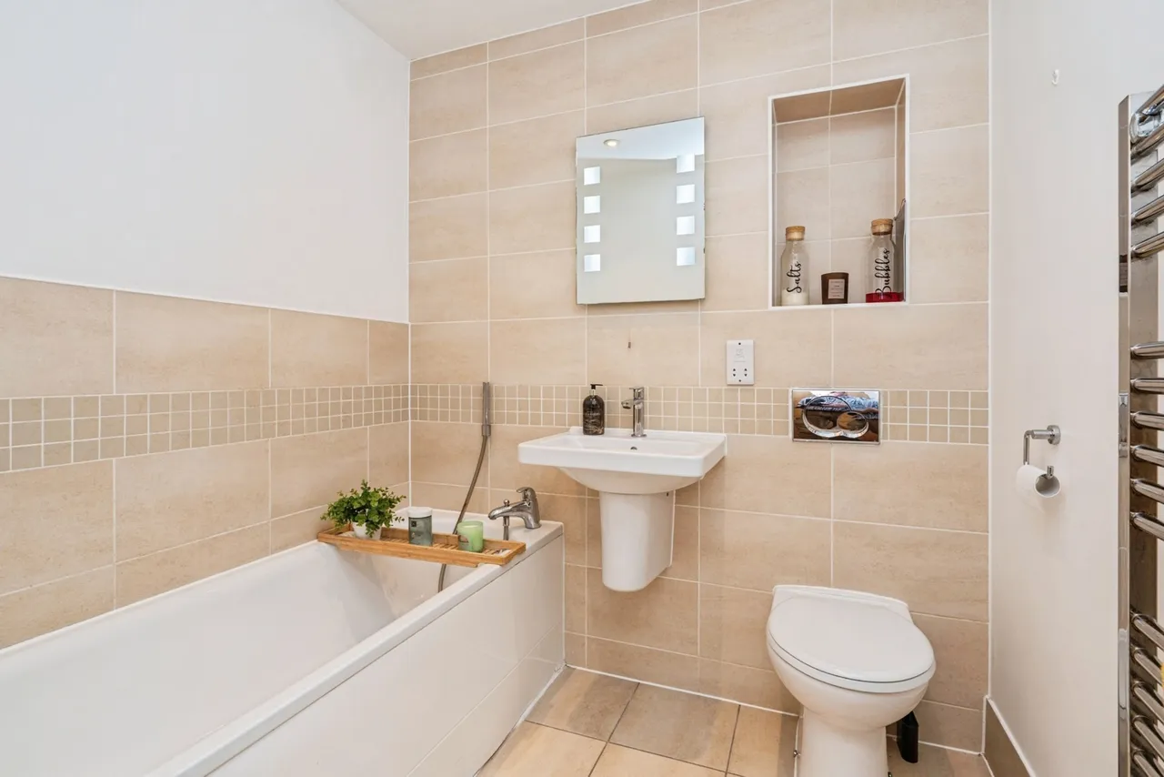 High Street, Addlestone, KT15, photo 21