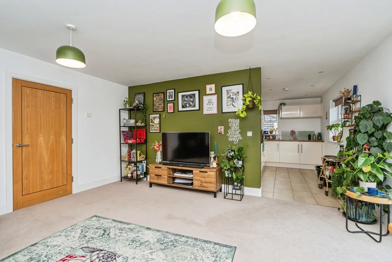 High Street, Addlestone, KT15, photo 12