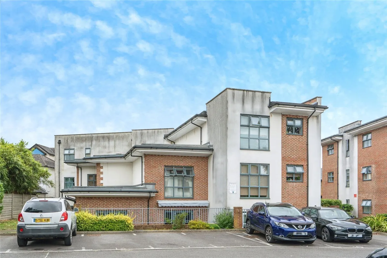High Street, Addlestone, KT15, photo 25