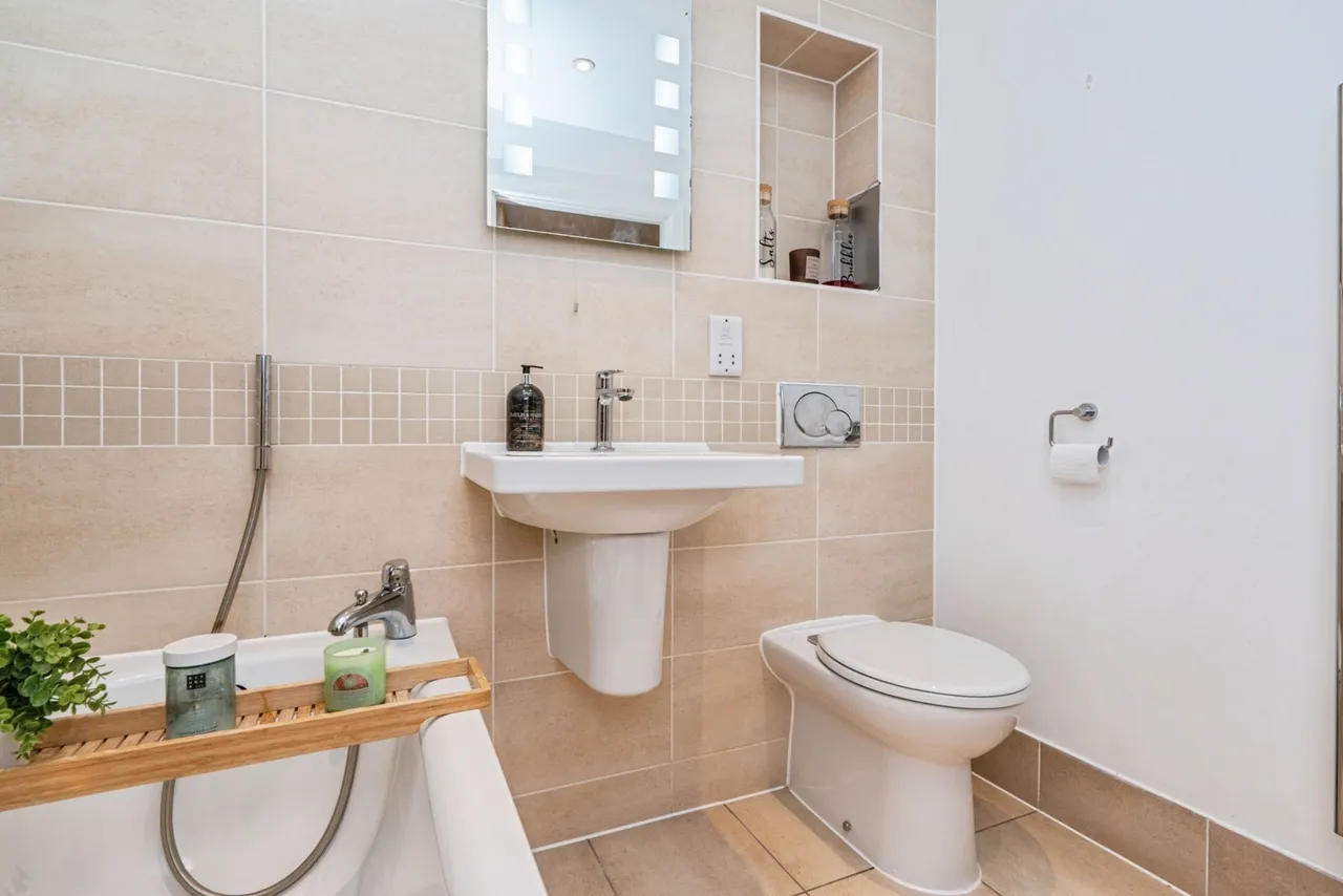 High Street, Addlestone, KT15, photo 22
