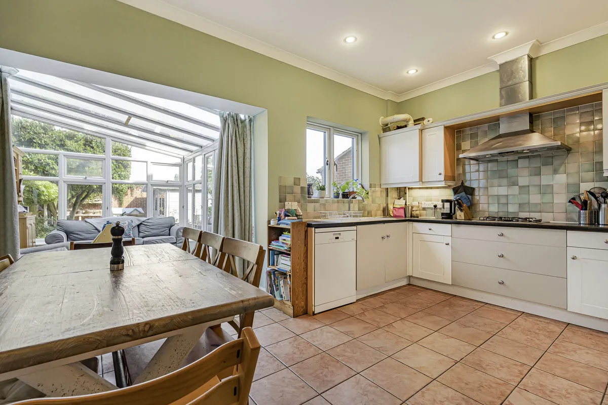 Plater Drive, Walton Manor, photo 3