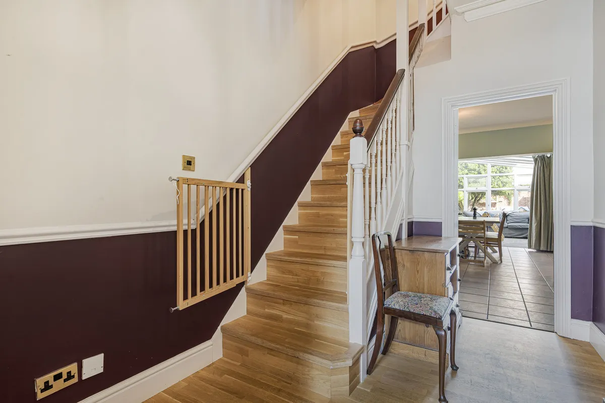 Plater Drive, Walton Manor, photo 2