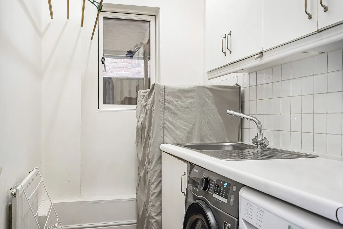 Plater Drive, Walton Manor, photo 5