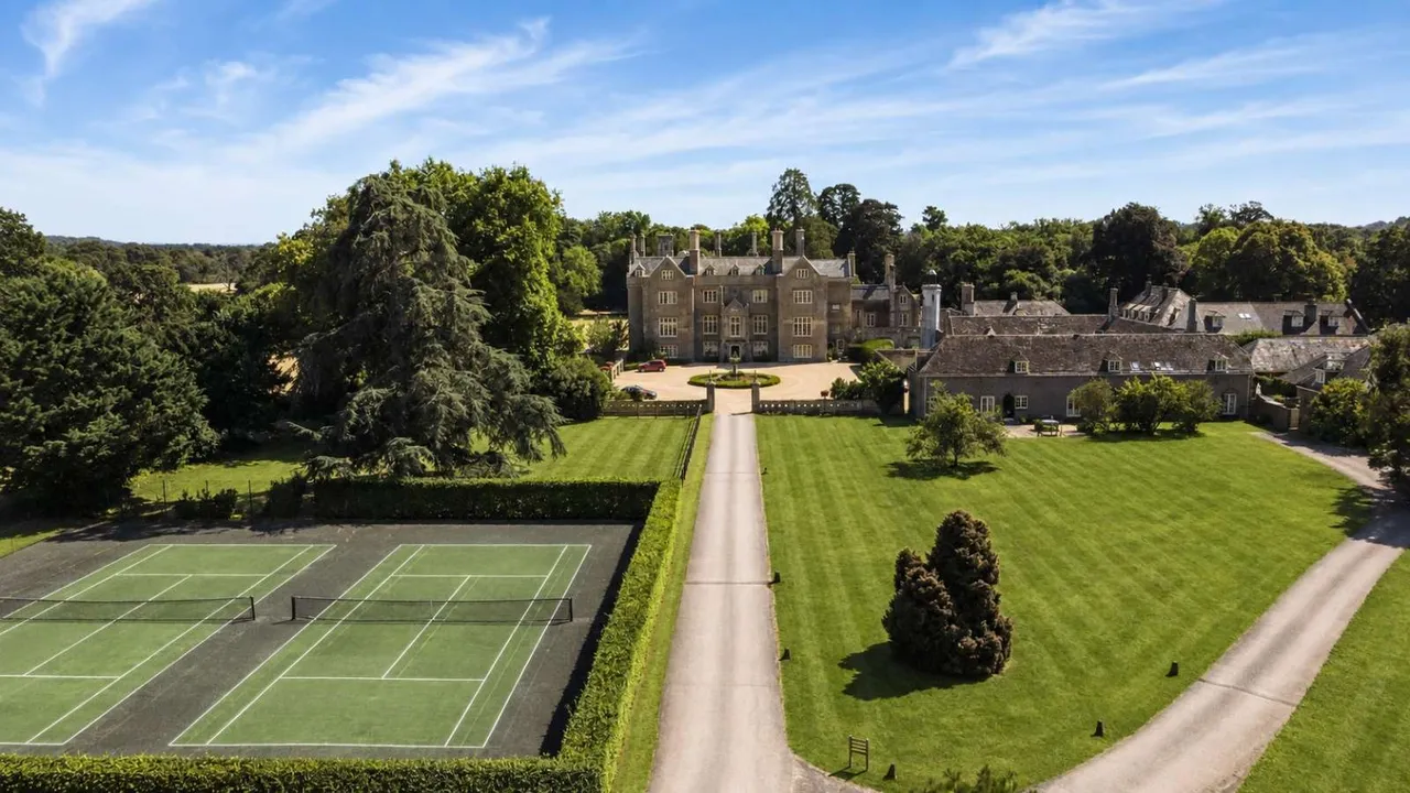 4 bed house for sale, Hurn Court Lane, Hurn, BH23