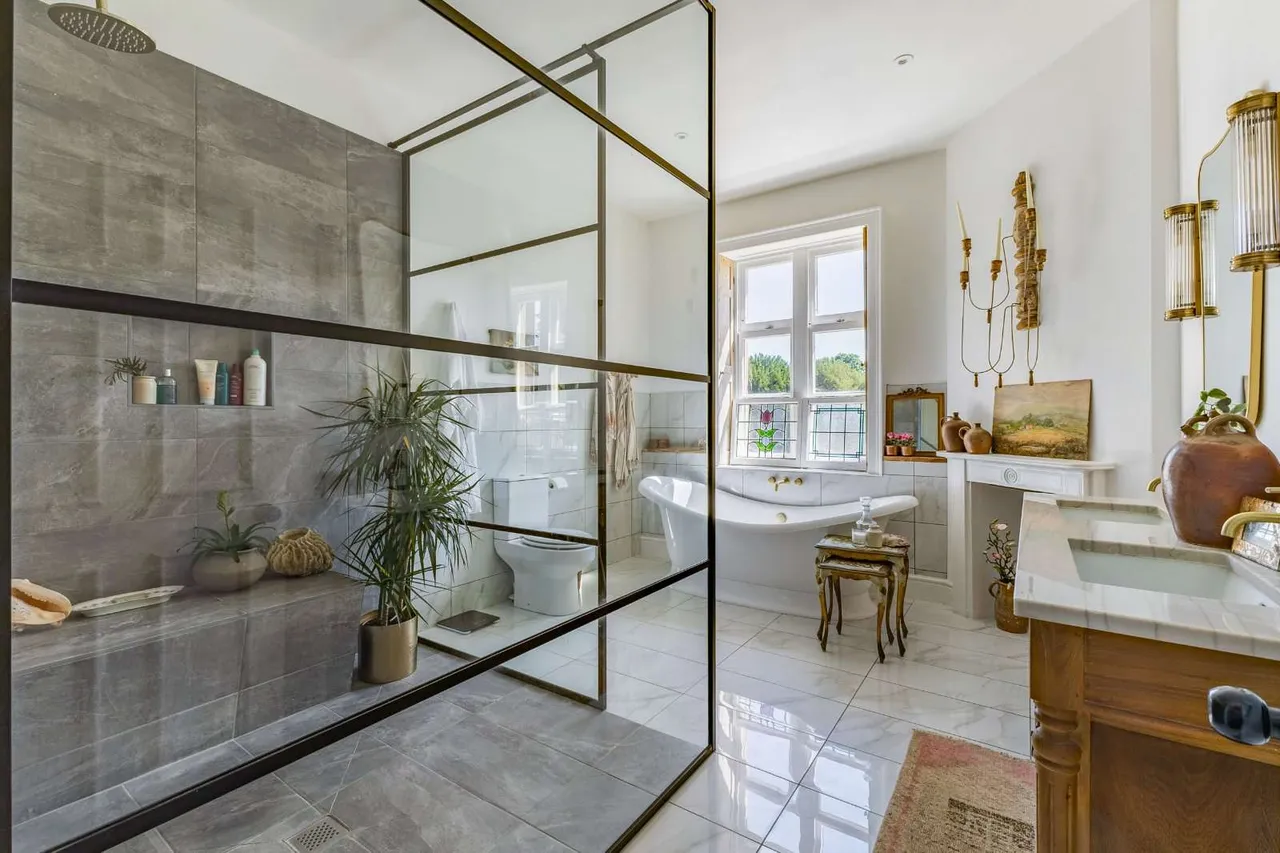 Hurn Court Lane, Hurn, BH23, photo 13