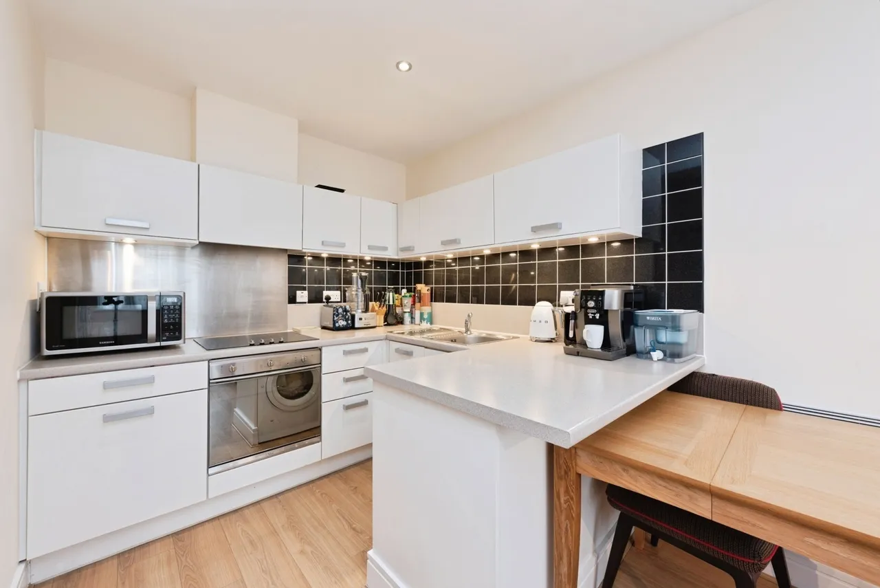 Sherbrooke Way, Worcester Park, KT4, photo 5