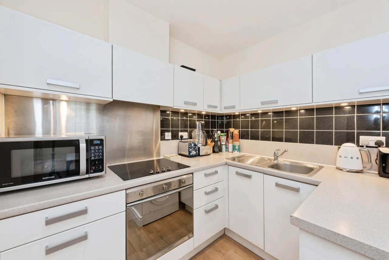 Sherbrooke Way, Worcester Park, KT4, photo 6