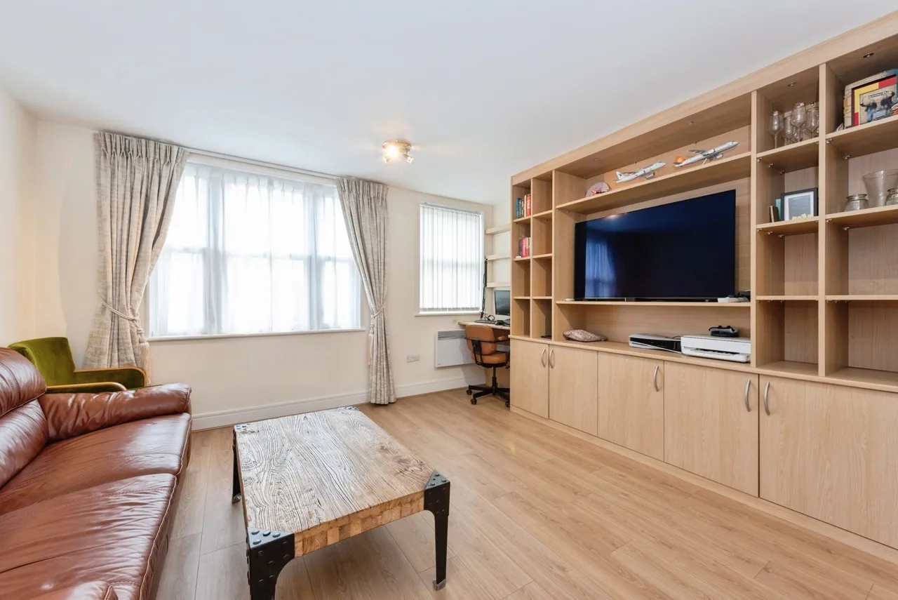 Sherbrooke Way, Worcester Park, KT4, photo 3