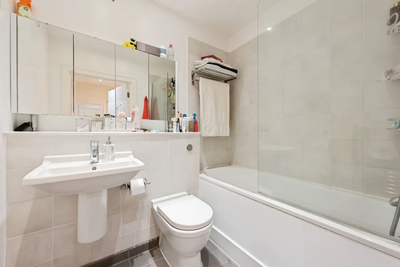 Sherbrooke Way, Worcester Park, KT4, photo 8