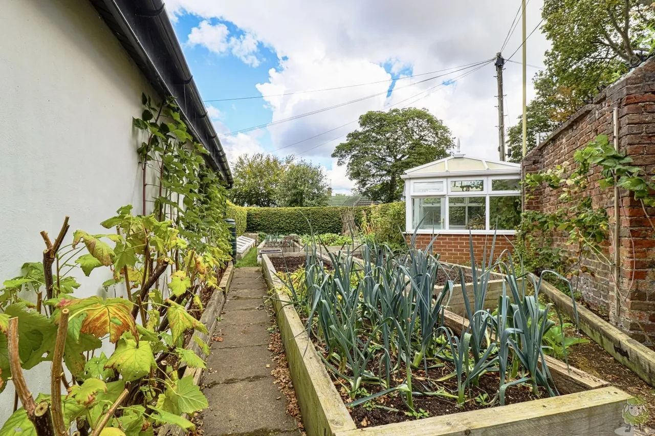 Lawn Drive, West Boldon, NE36, photo 9
