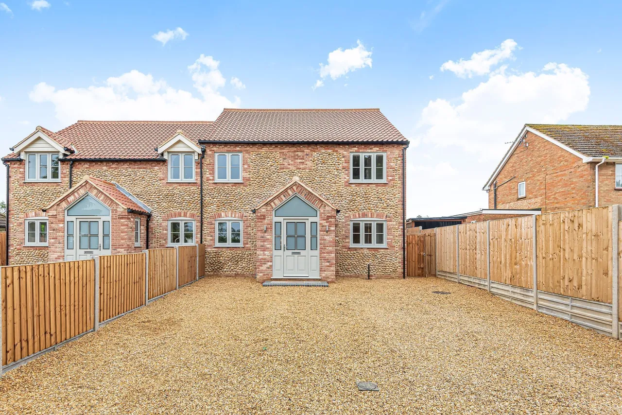 4 bed property for sale, Beautifully Presented Brick and Flint