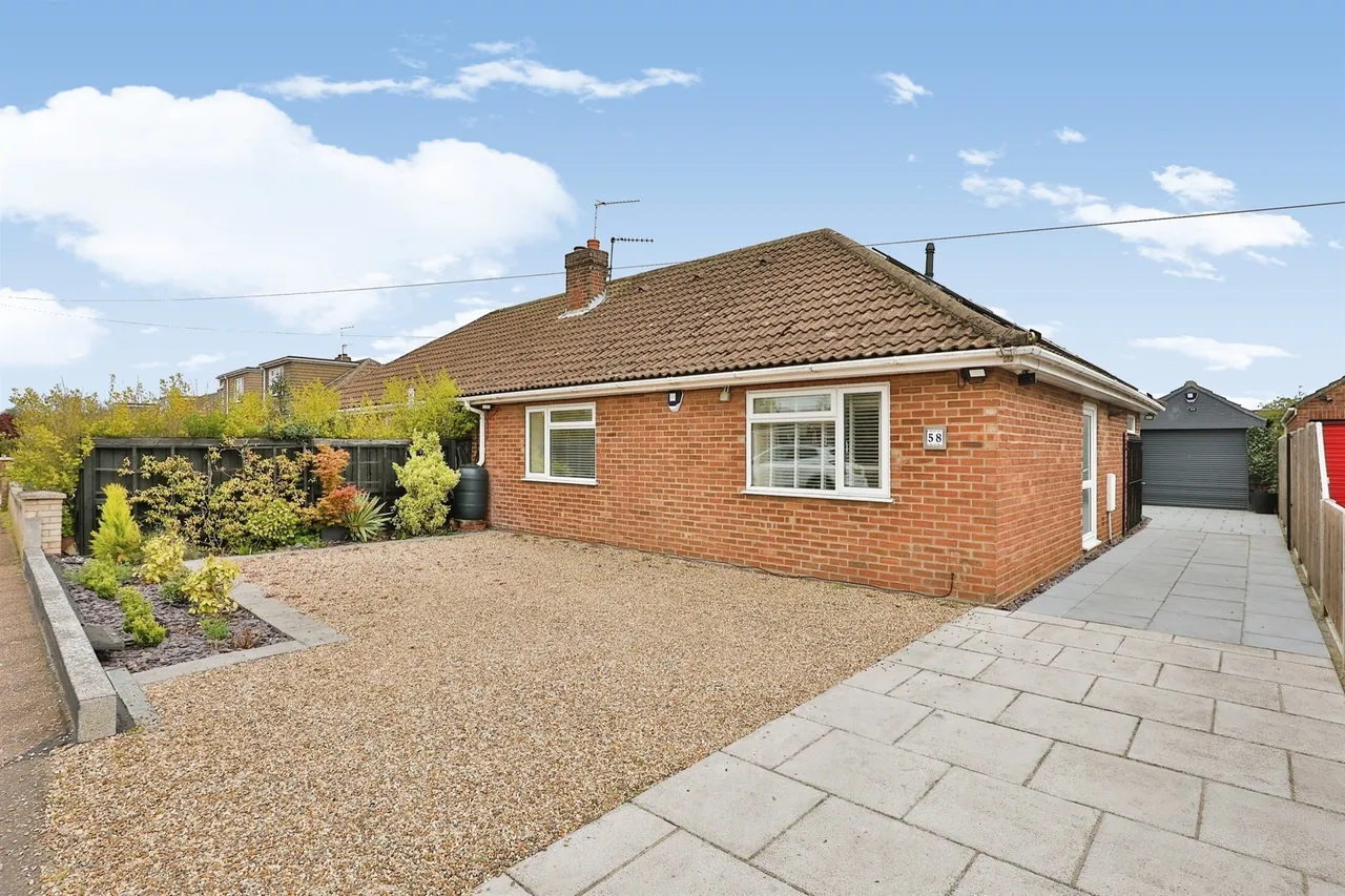 3 bed house for sale — Drayton Wood Road, Hellesdon, NORWICH