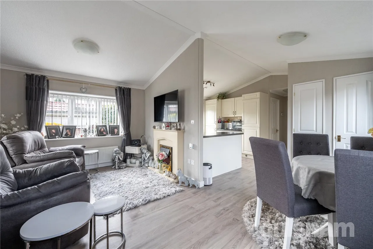 The Glen, Linthurst Newtown, Blackwell, Bromsgrove, B60 1BX, photo 4