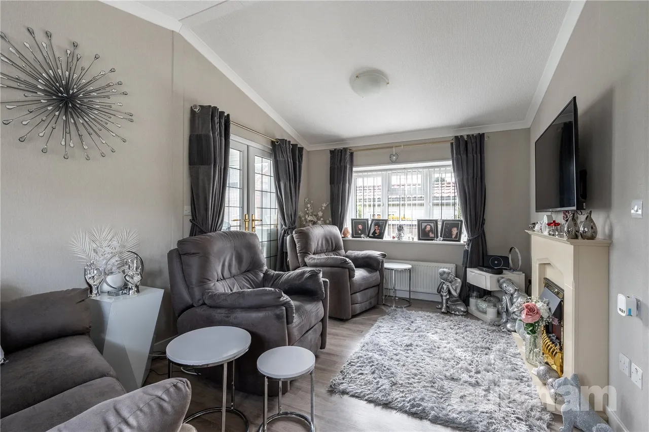 The Glen, Linthurst Newtown, Blackwell, Bromsgrove, B60 1BX, photo 3