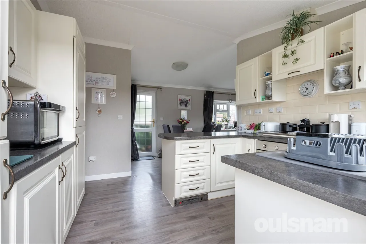 The Glen, Linthurst Newtown, Blackwell, Bromsgrove, B60 1BX, photo 2