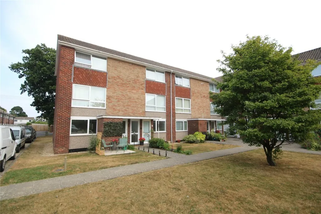 2 bed flat for sale, New Milton, Hampshire