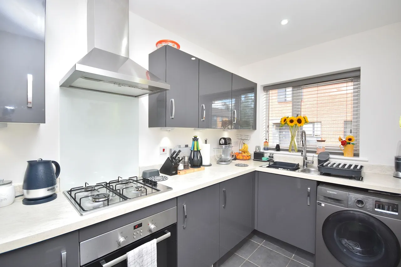 Kensington Close, Northampton, NN2 6NP, photo 3