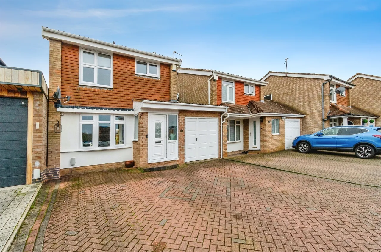 2 bed house for sale — Langtree Close, Cannock