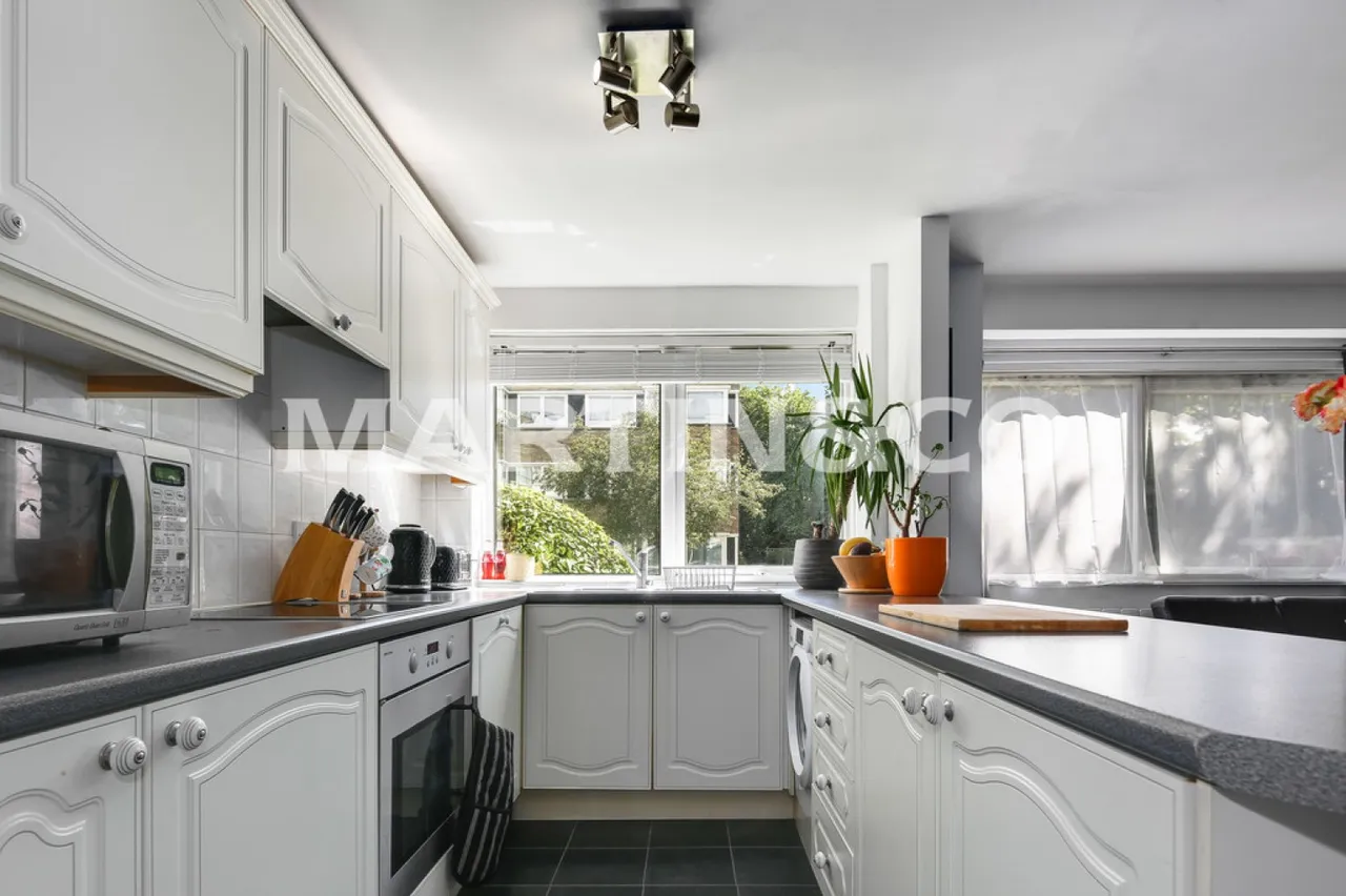 Queenswood Gardens, Aldersbrook, London, photo 2