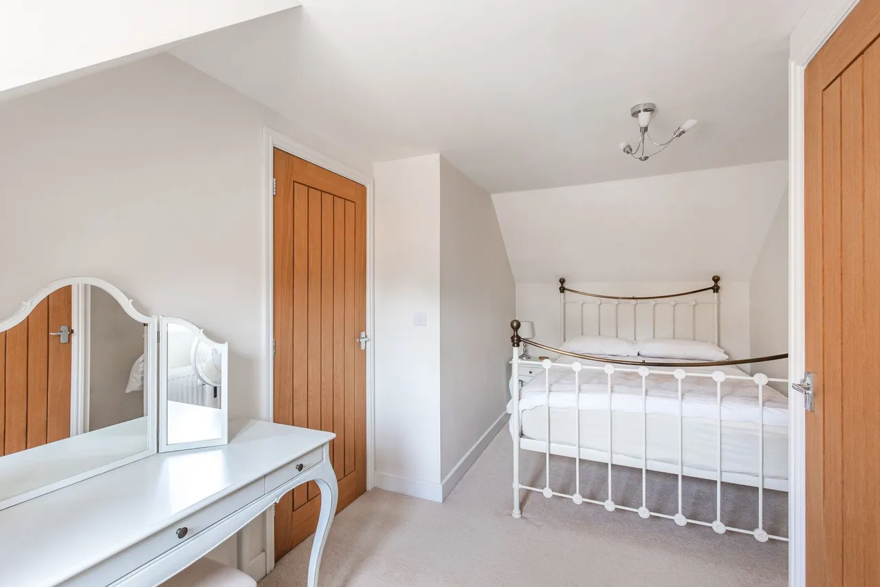 Light-Filled Coach House Conversion i, photo 8